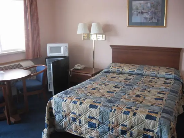 Mackinaw Budget Inn 4